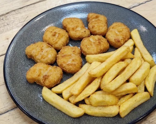 Chicken nuggets and Chips