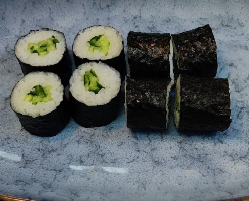 Cucumber maki roll