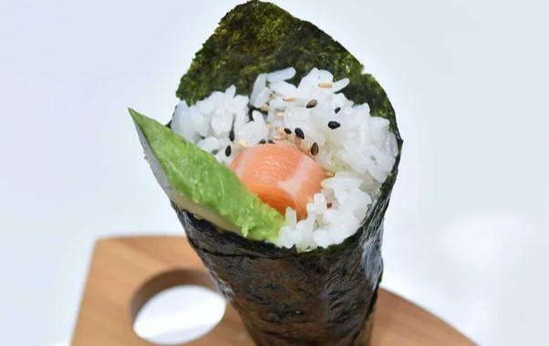 Salmon Hand Roll