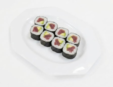 Tuna avocado maki roll
