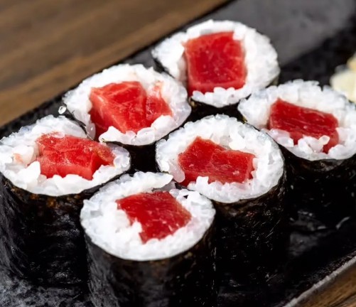 Tuna maki roll